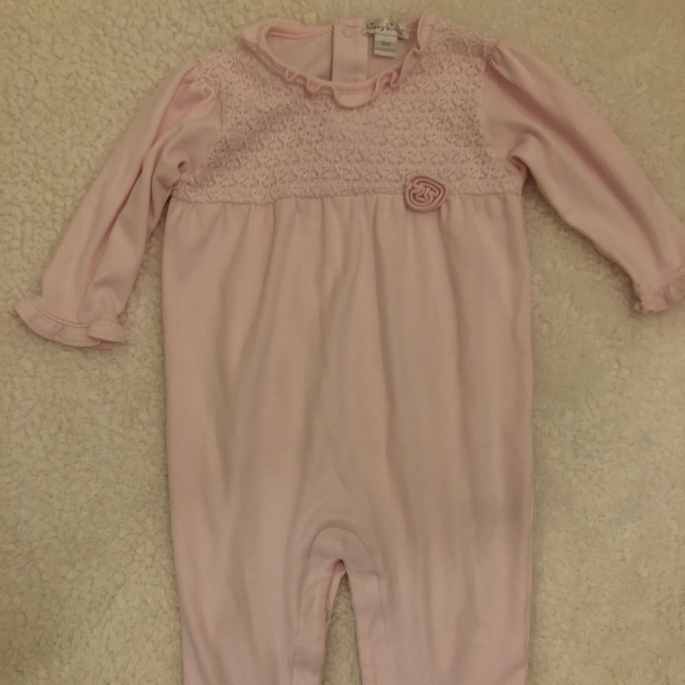 Kissy kissy pale pink footie